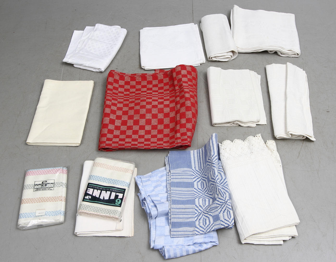 LINNEVAROR, 1900-tal, bl.a. duk med drakmönster.