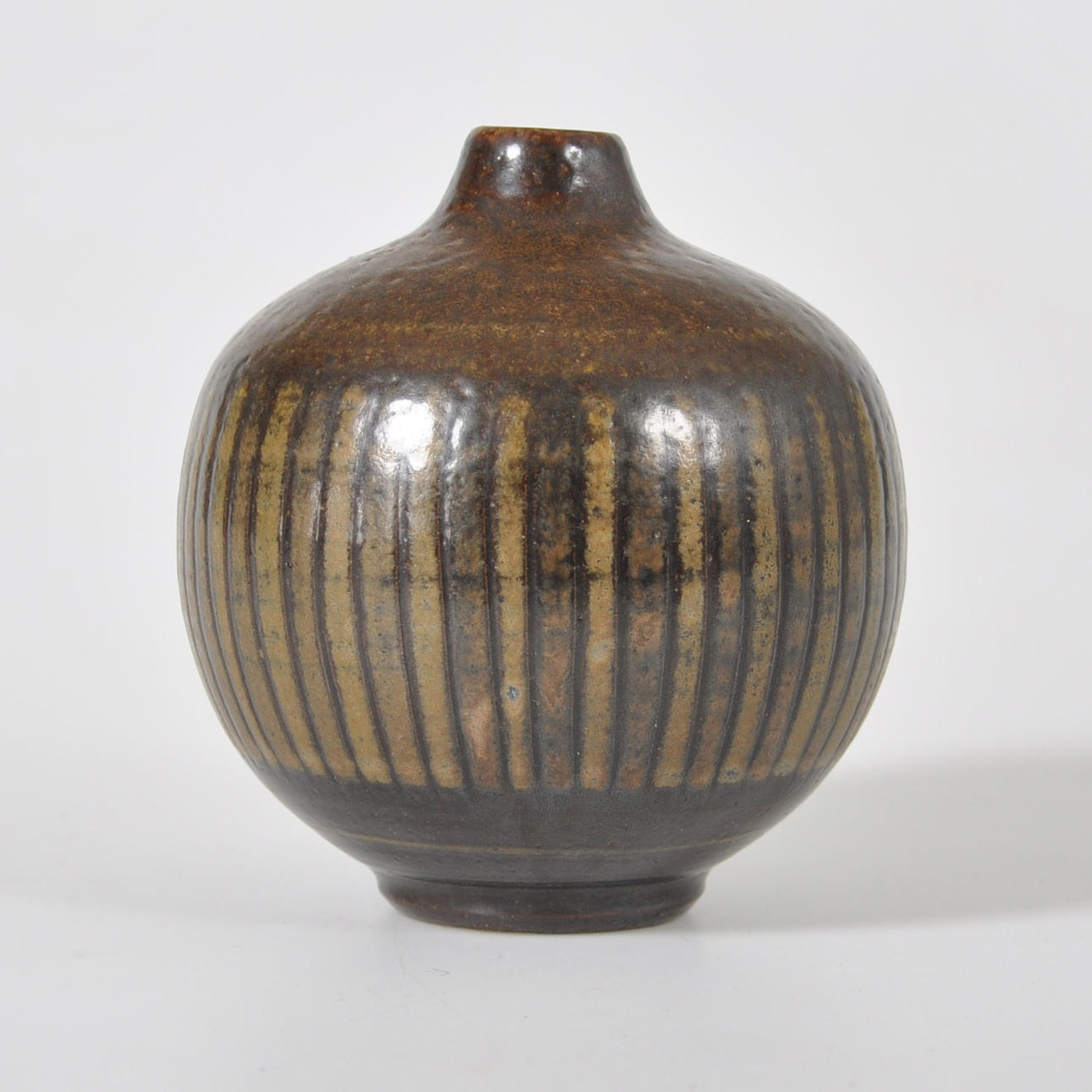 ARTHUR ANDERSSON. FÖR WALLÅKRA VAS, STENGODS, SIGNERAD.