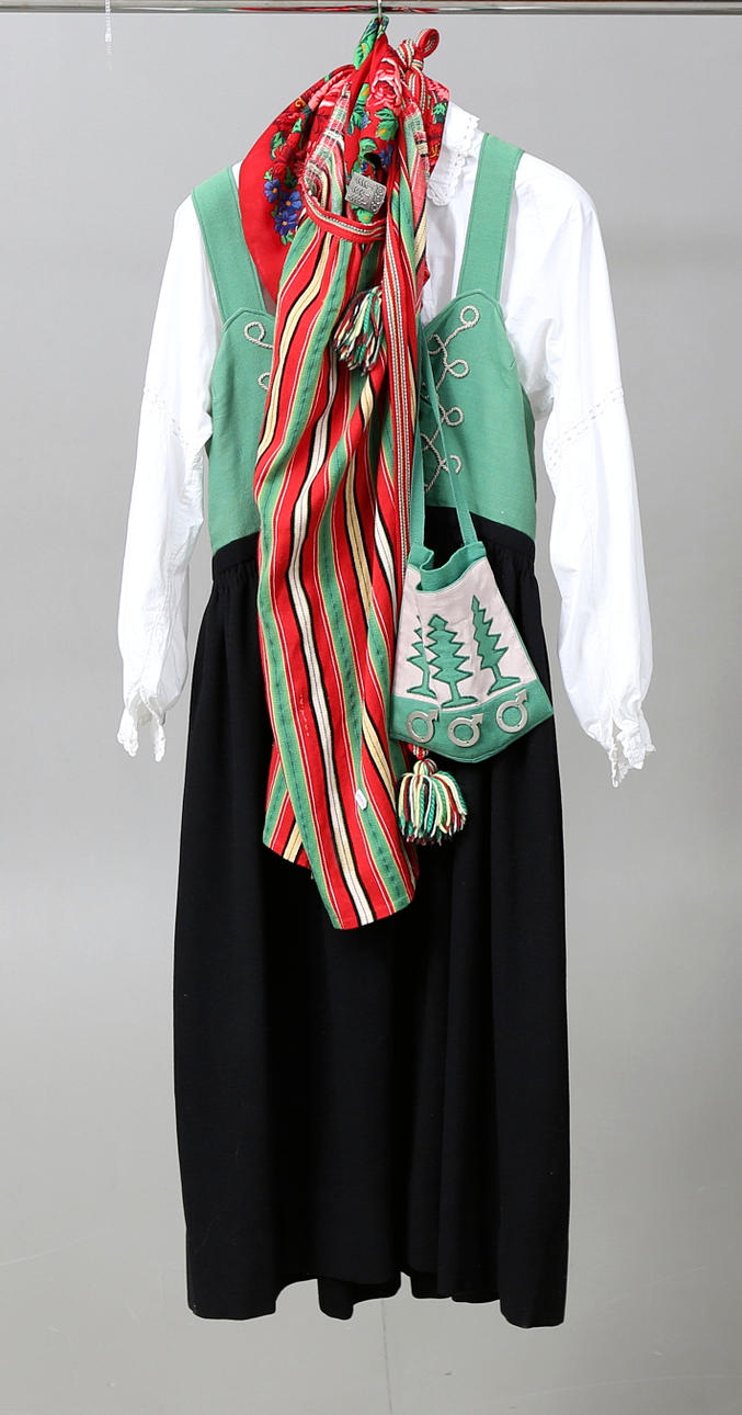 FOLKDRÄKT, 7 delar. Grangärde, Dalarna.