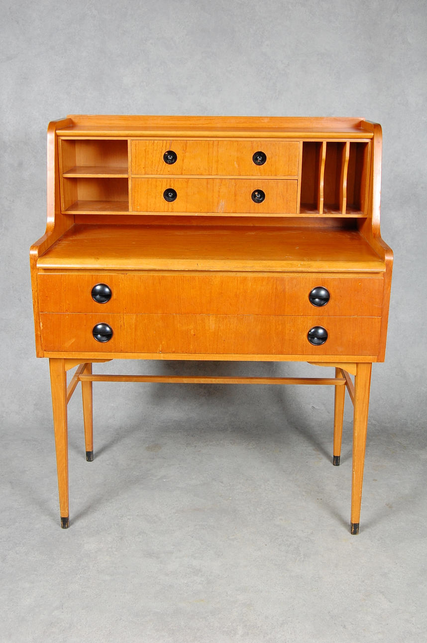 SKRIVBORD,med skrivklaff, 1960-tal.