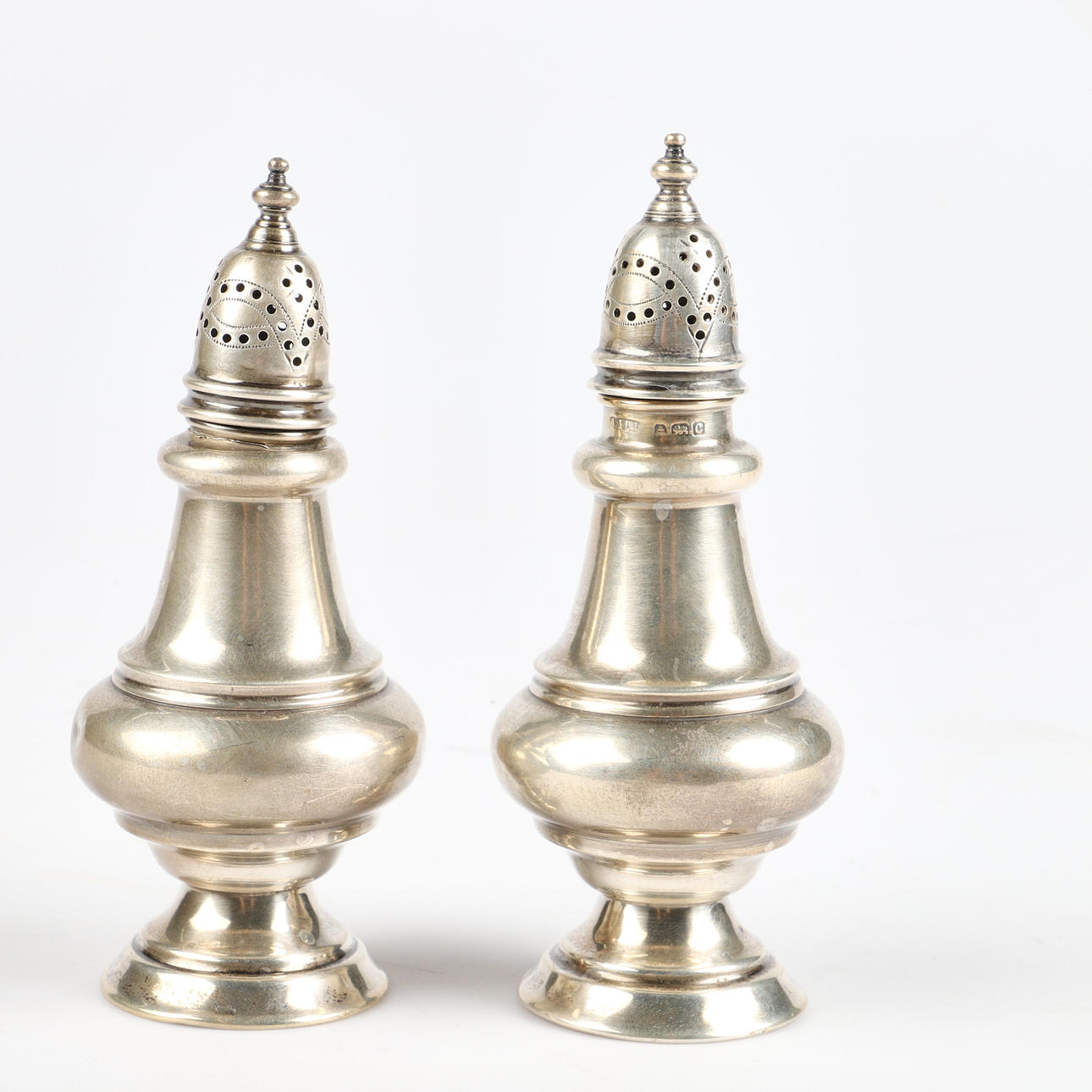 SALT OCH PEPPARSTRÖARE , engelskt silver.