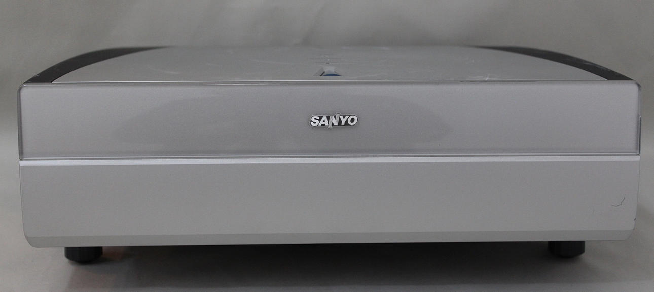PROJEKTOR SANYO.