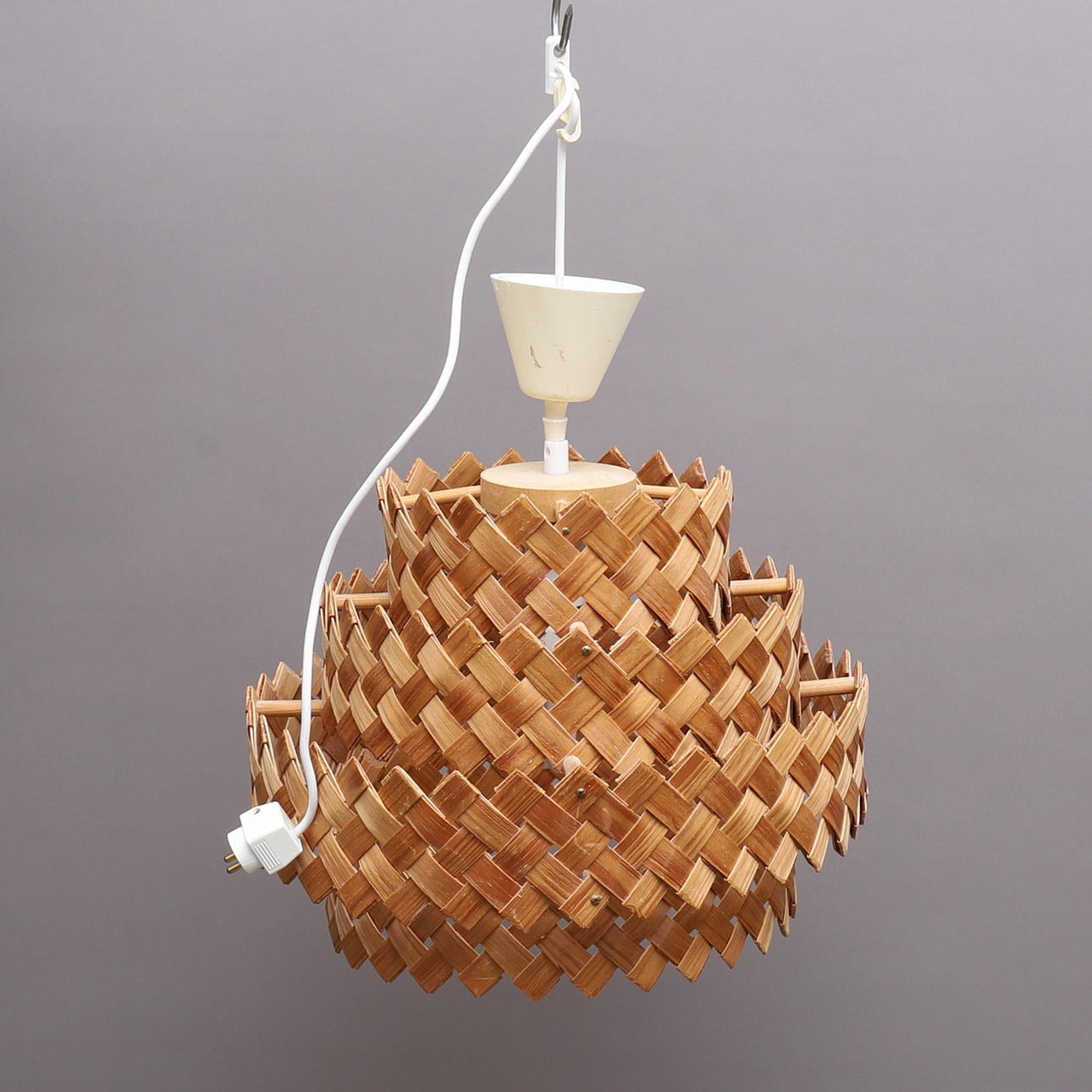 TAKLAMPA, näver, samtida.