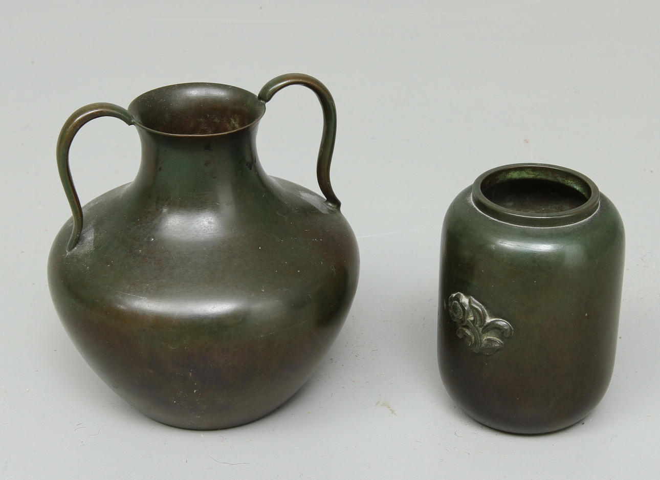 VAS, URNA, brons, GAB samt SPEGEL, brons, art deco. 1900-tal.