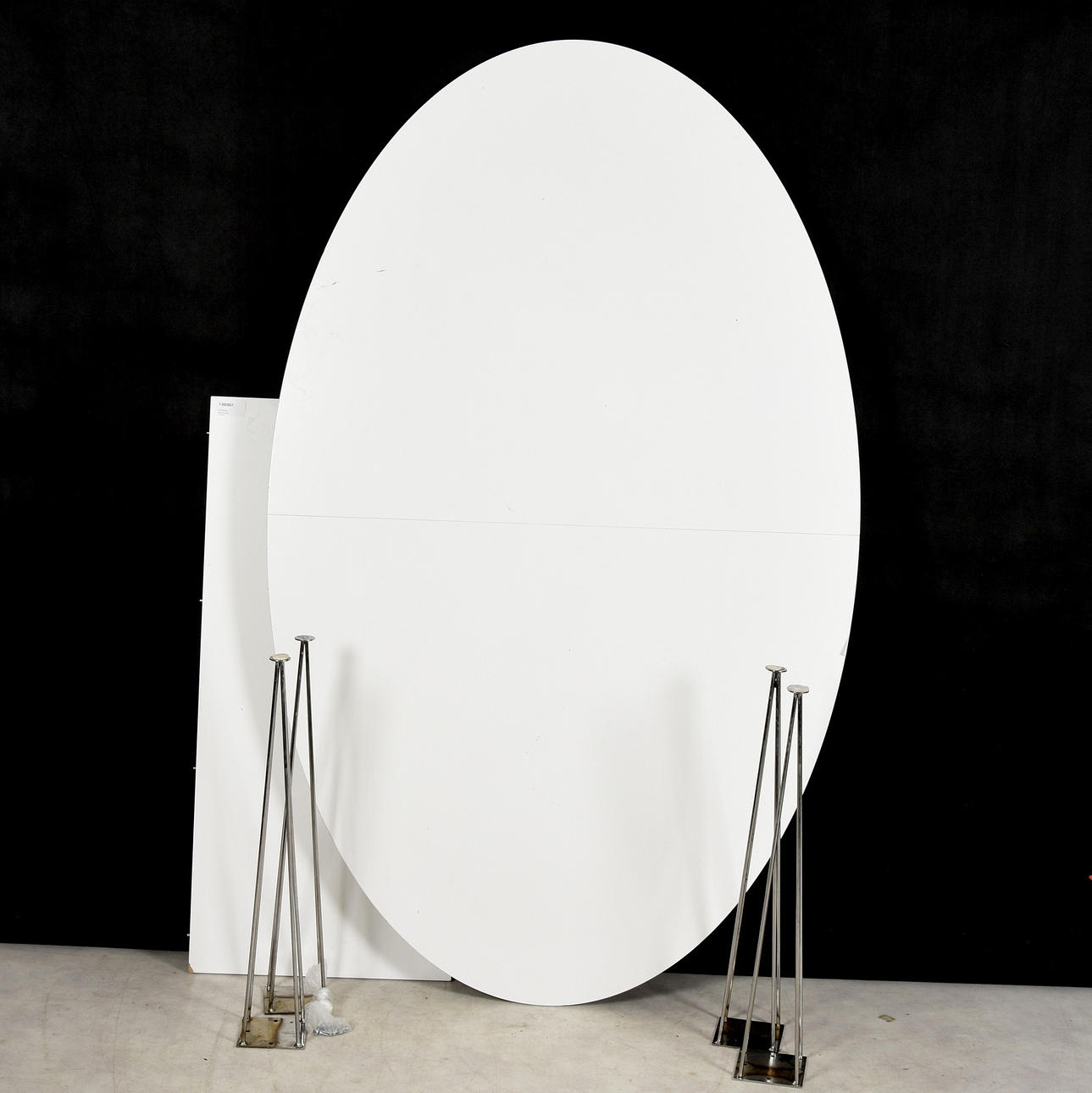 MATBORD, elipseformat, modern tillverkning.