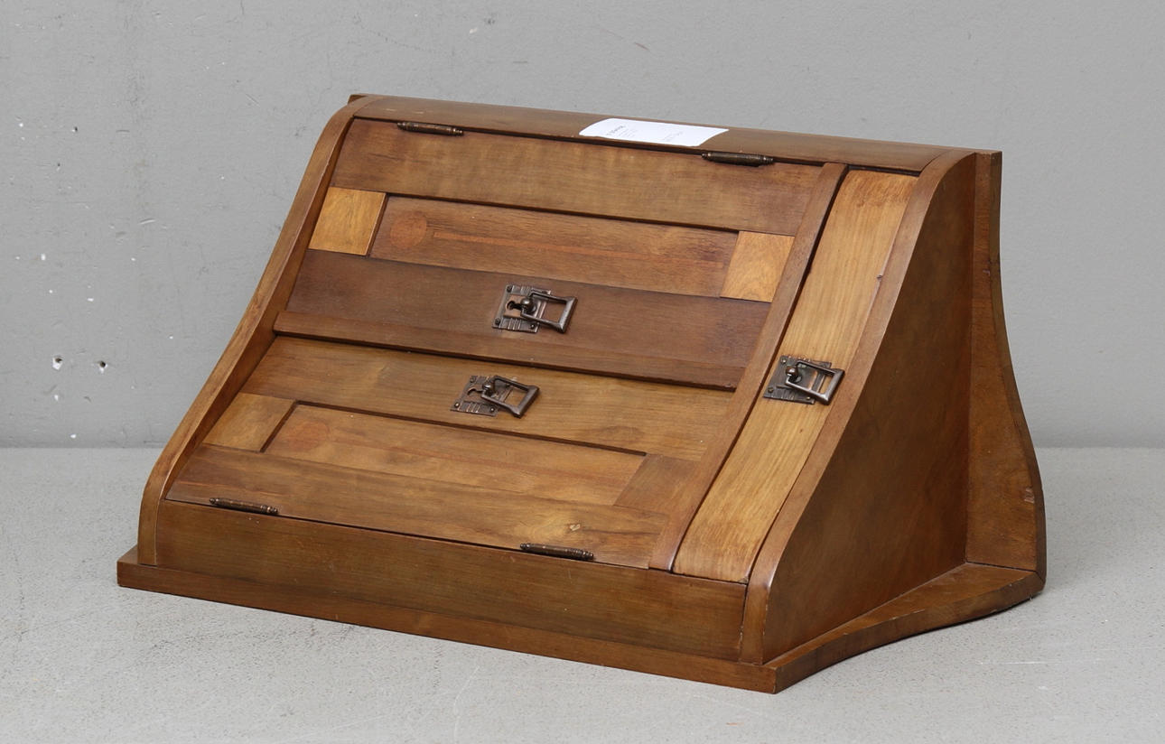 VÄGGSKÅP, jugend, 1900 talets första hälft.