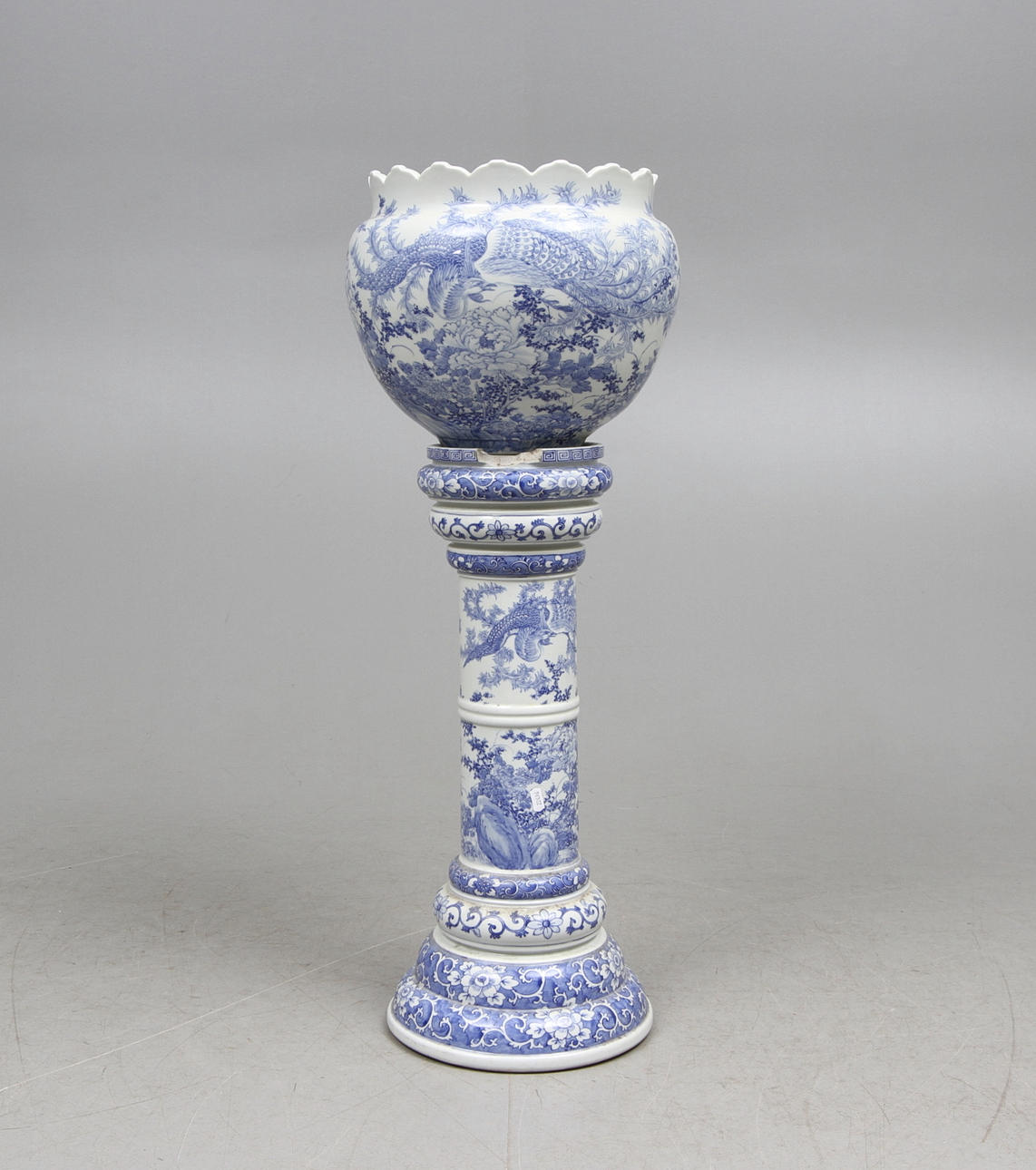 PIEDESTAL, med kruka, Kina, 1900 tal.