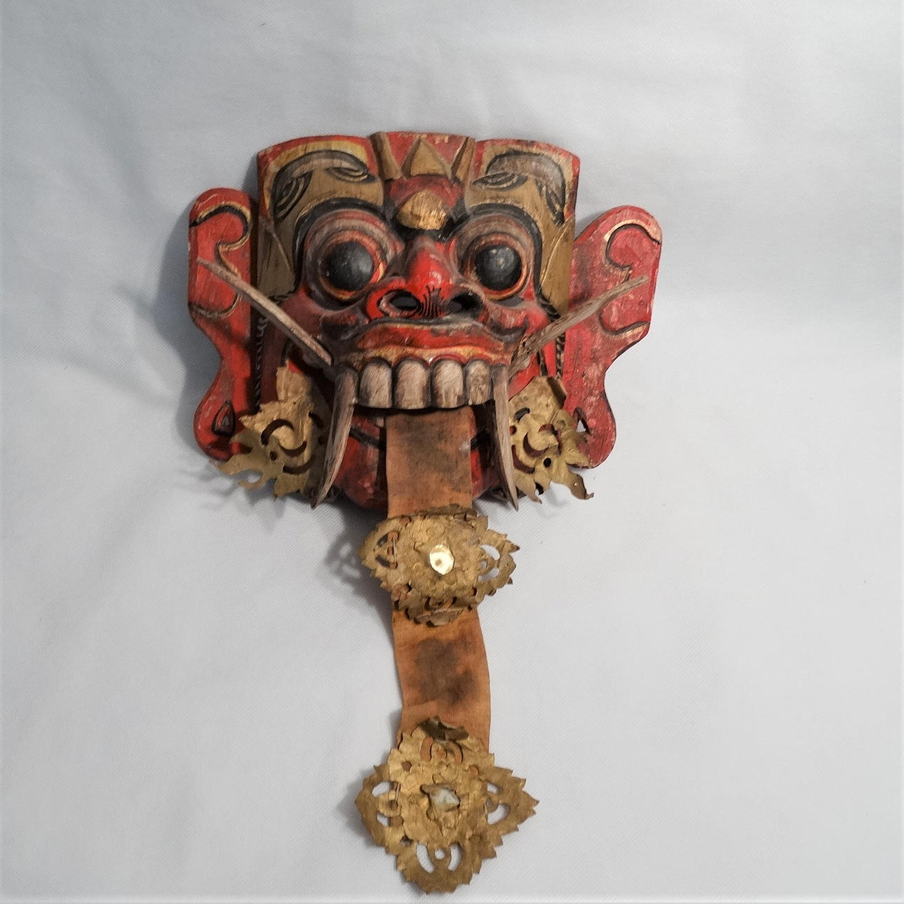 MÁSCARA DE MADERA DE BALI, hacia 1930.