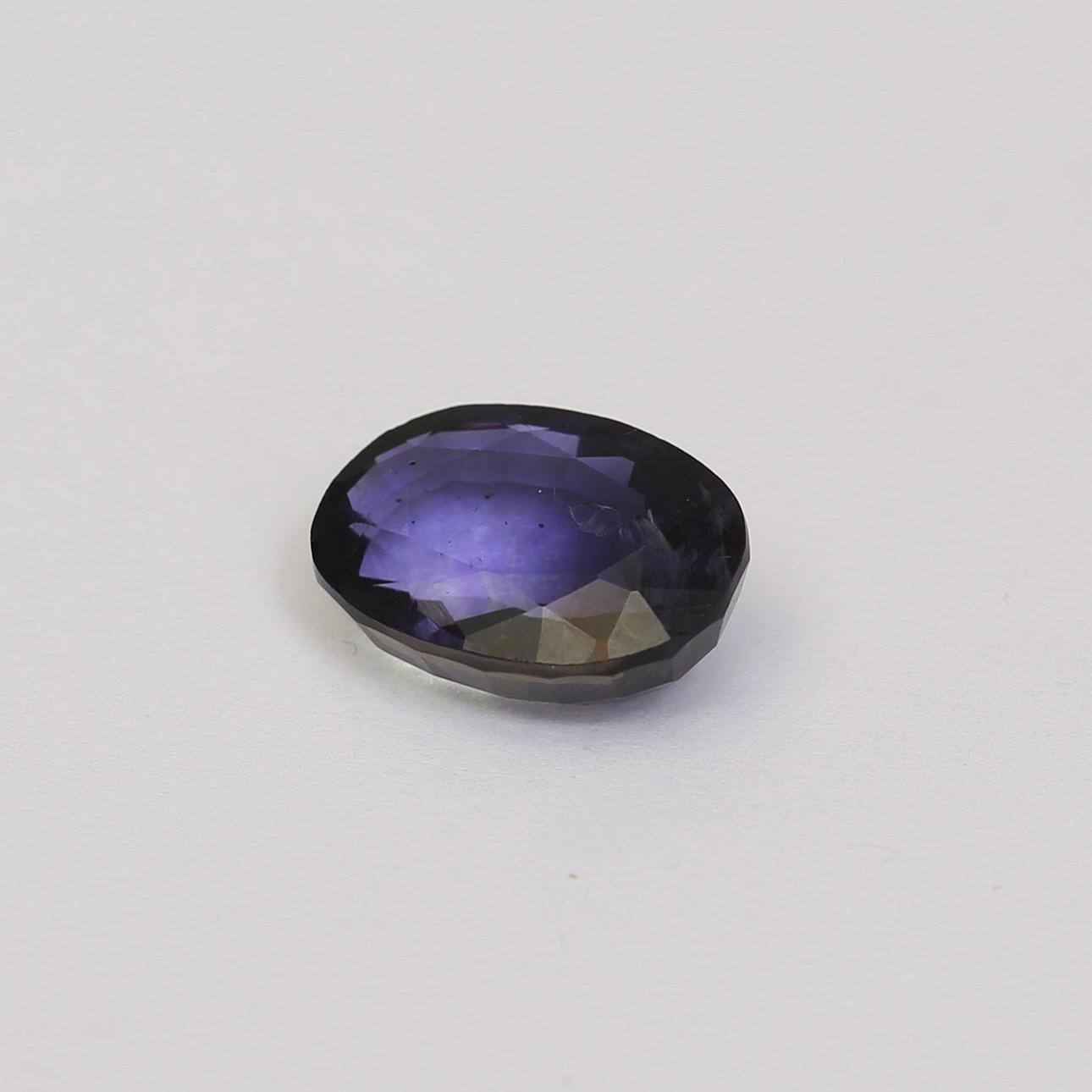 Vesisafiiri, ioliitti, noin 5,2 ct.