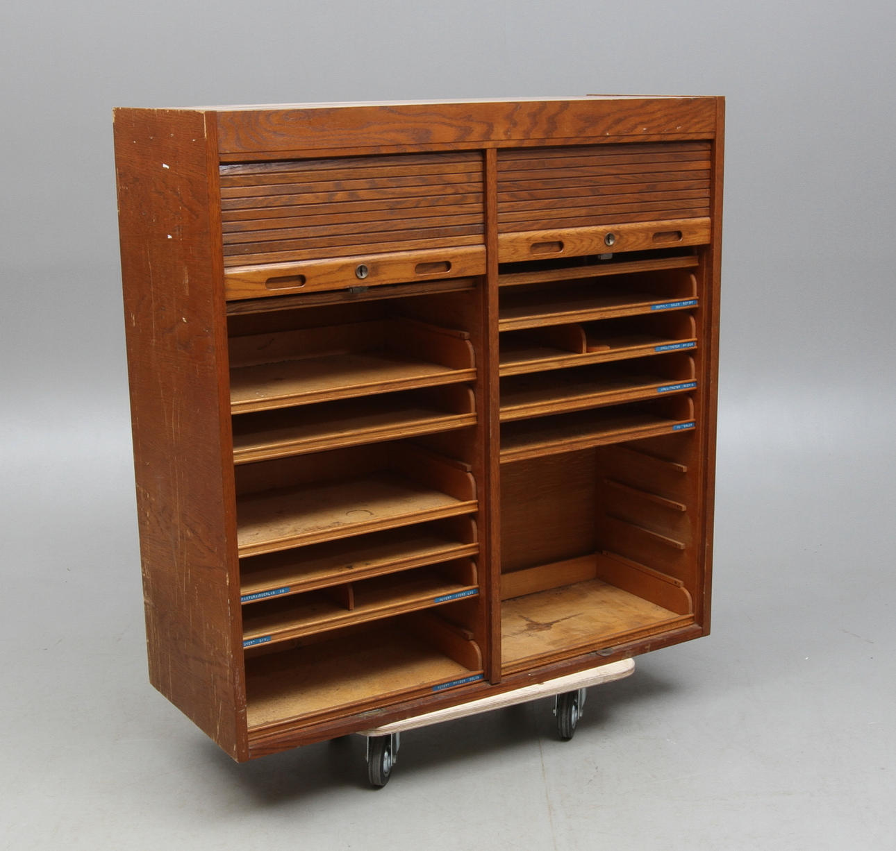 ARKIVSKÅP, med jalusidörrar, 1900-tal.