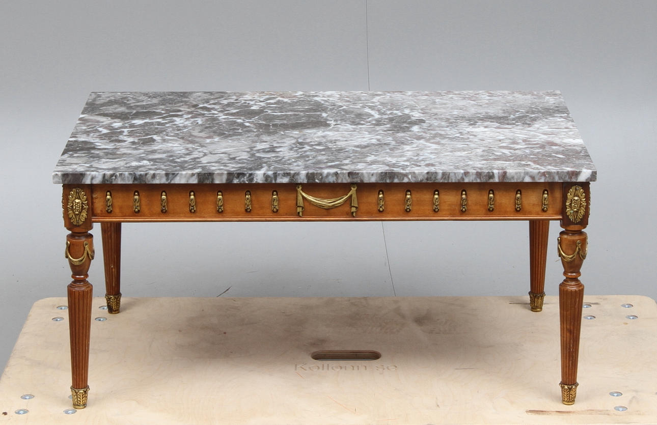 SOFFBORD, med stenskiva, Louise XV-stil, 1900-talets andra hälft.