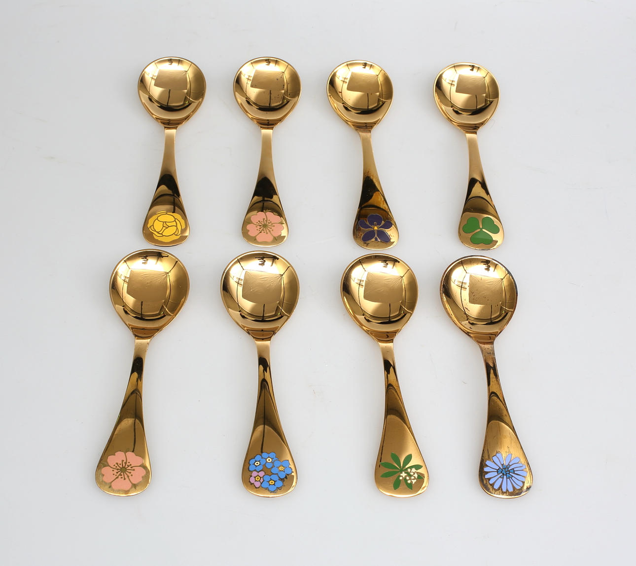 GEORGE JENSEN. SAMLARSKEDAR, silver, förgyllda med emaljinlägg.