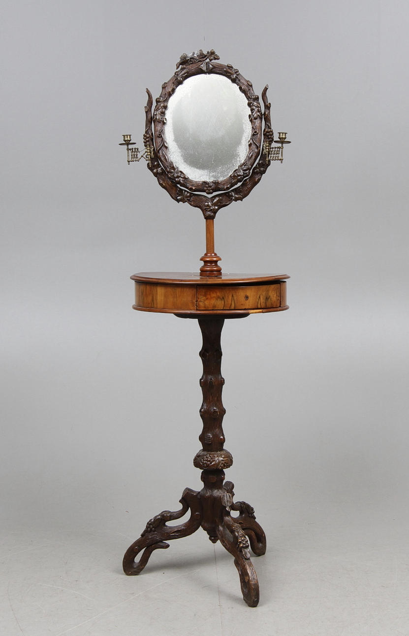 RAKBORD med ljushållare, bonat lövträ, 1800-tal.