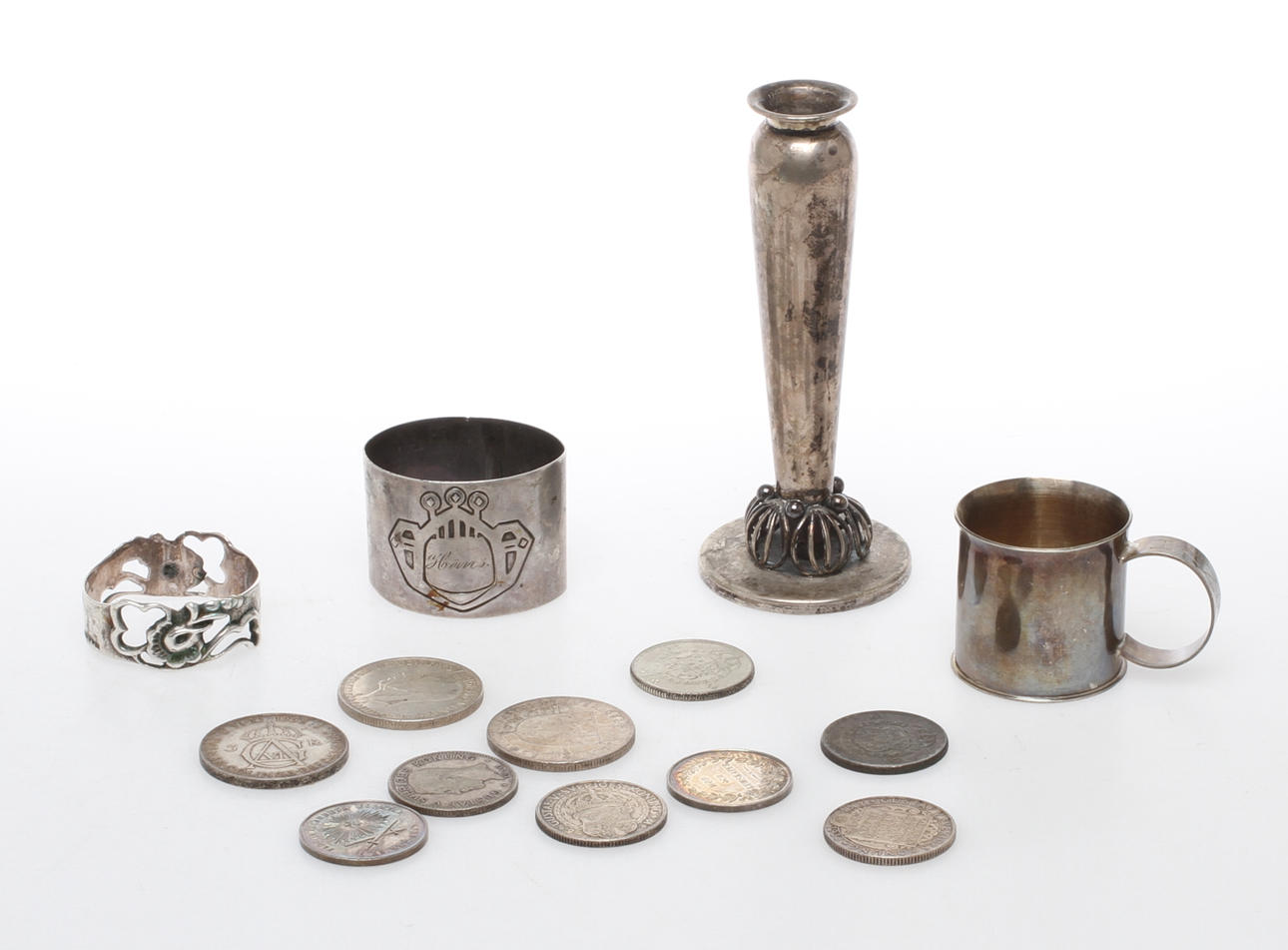 DIVERSE SILVER, 14 delar, bland annat servettringar, mynt, 1900-tal.