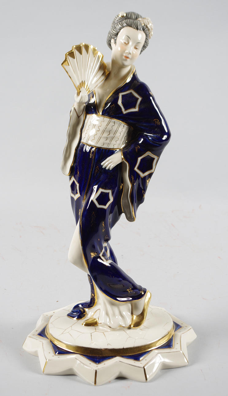 PORSLINSFIGUR, "Geisha", Tjeckoslovakien.