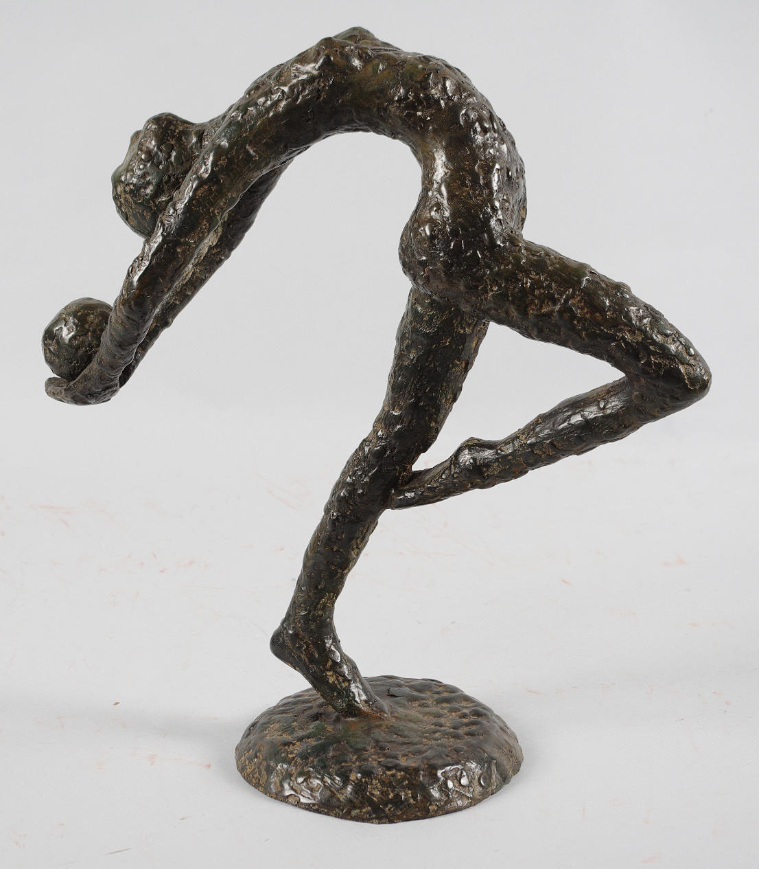 SKULPTUR, kvinna med boll, modern design.