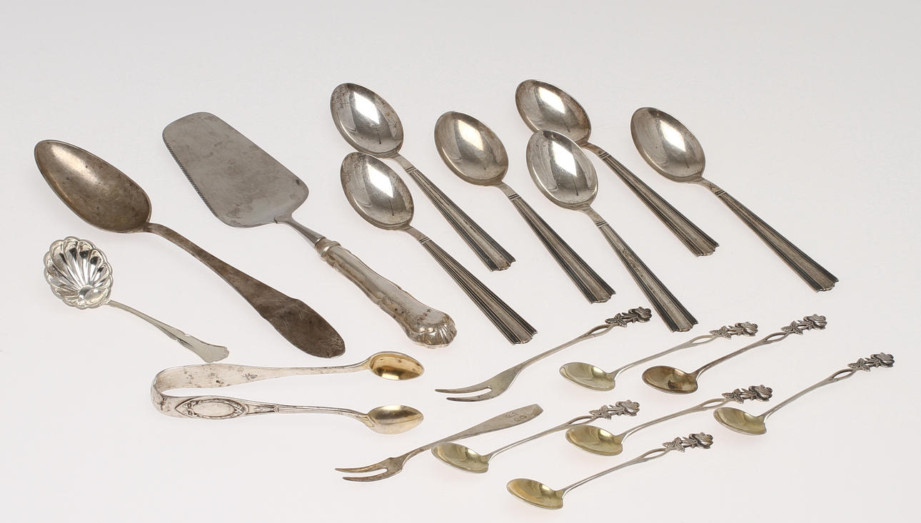 PARTI SILVER, ca 18 delar, total vikt ca 352 g.