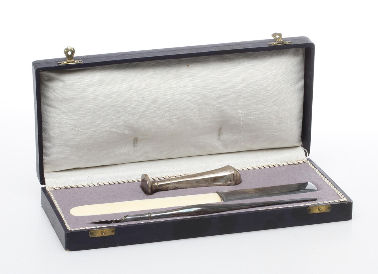 SKRIVSET 3 delar, delvis silver. Tidigt 1900-tal.