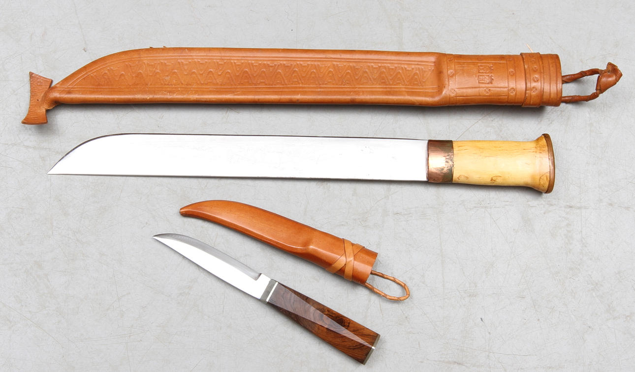 KNIVAR, 2 st, sign J. Marttiini, Finland resp. märkt Helle Fabrikker, Norge.