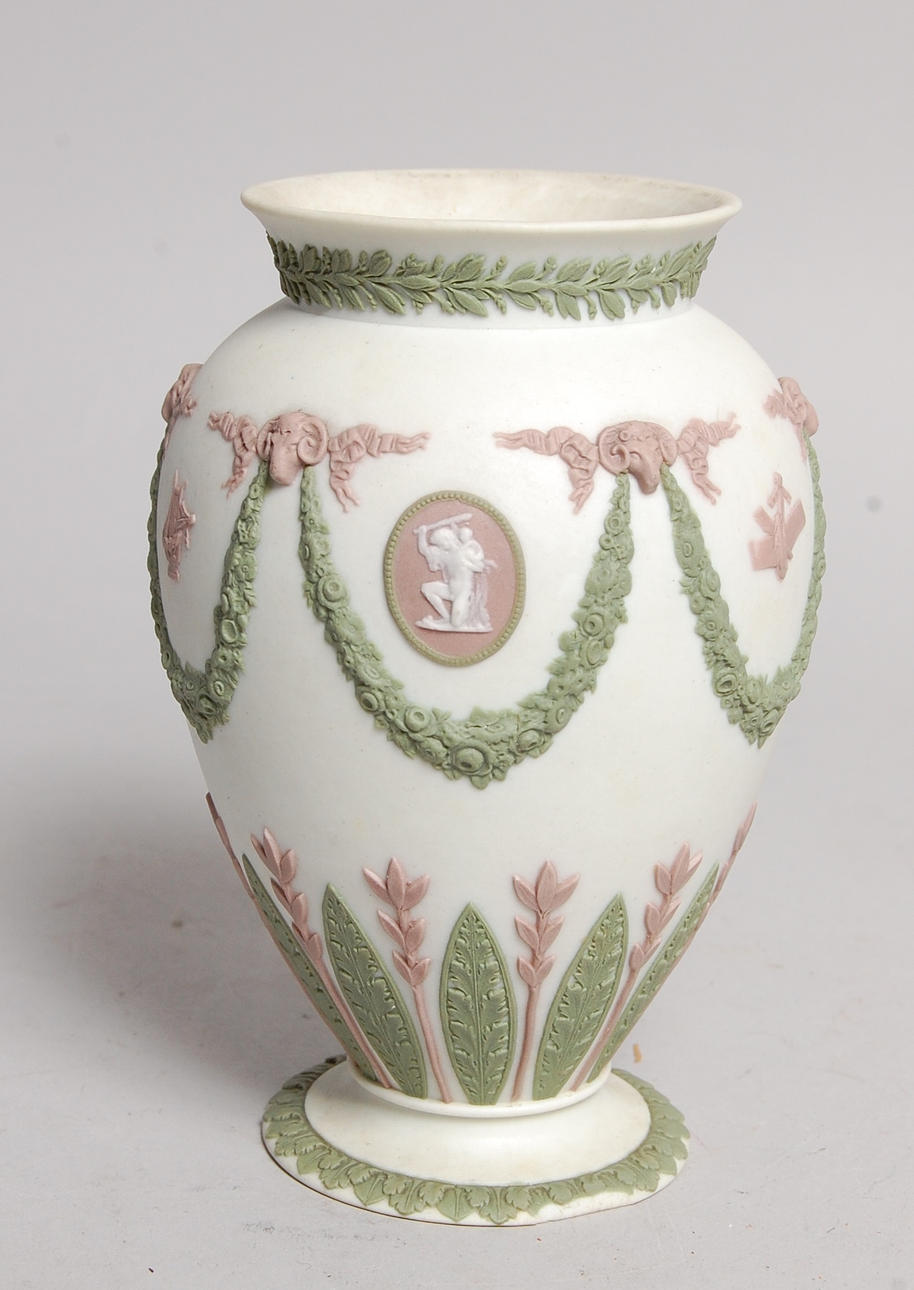 URNA, porslin, Wedgewood , England.