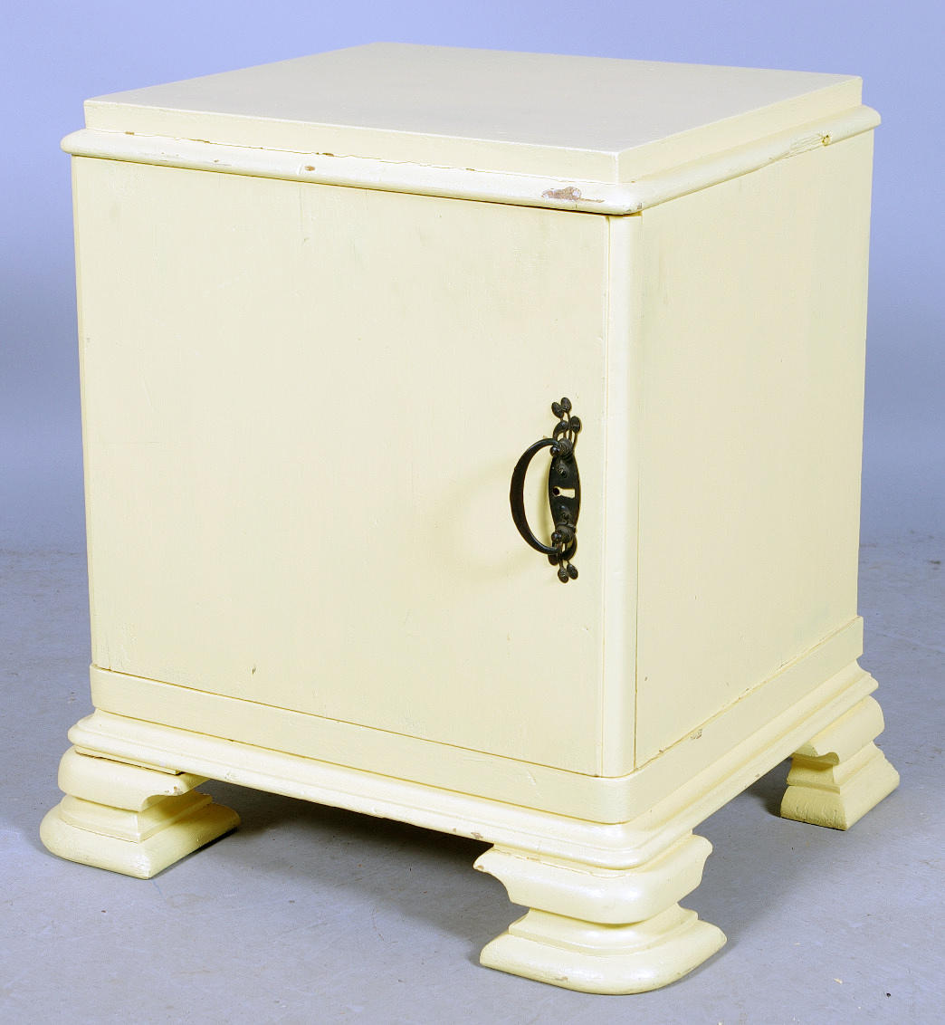 SÄNGBORD, gulmålat, tidigt 1900-tal.