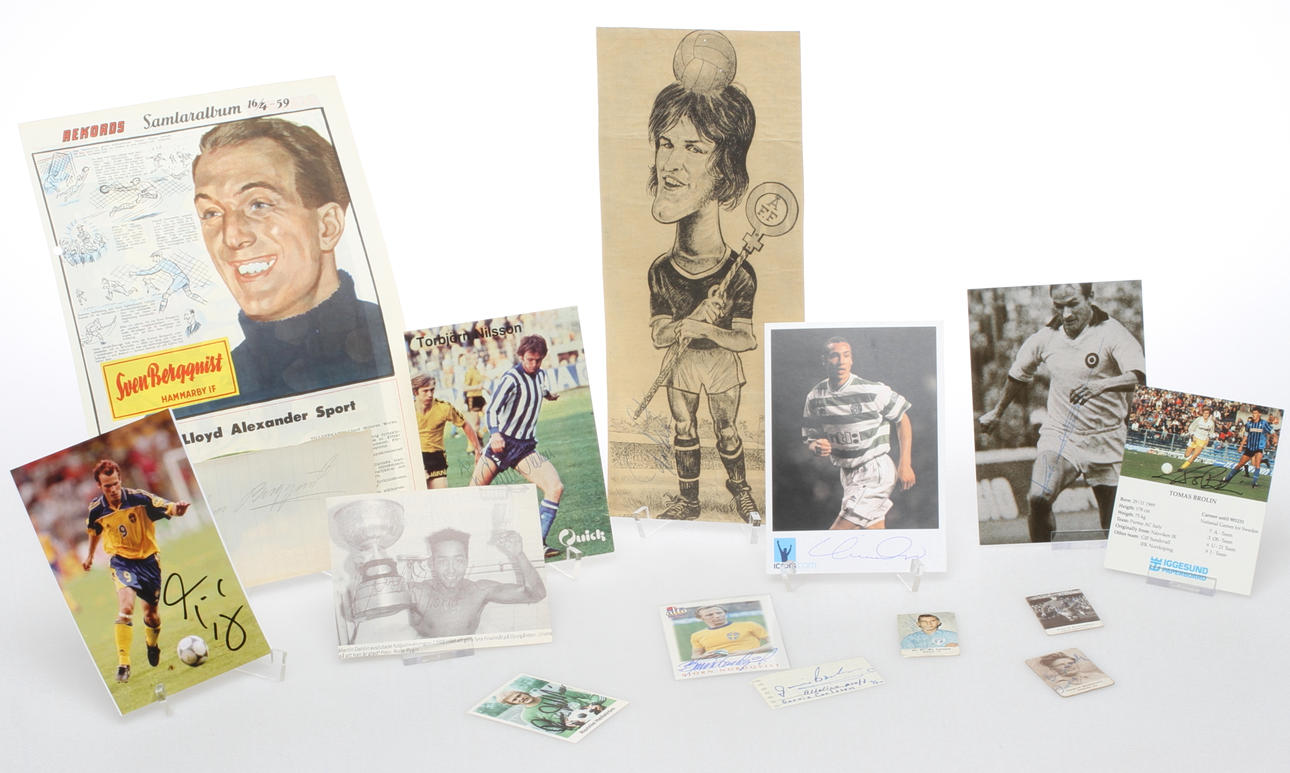 AUTOGRAFER, 14 st, Fotboll, Bl a Ralf Edström, Thomas Brolin.