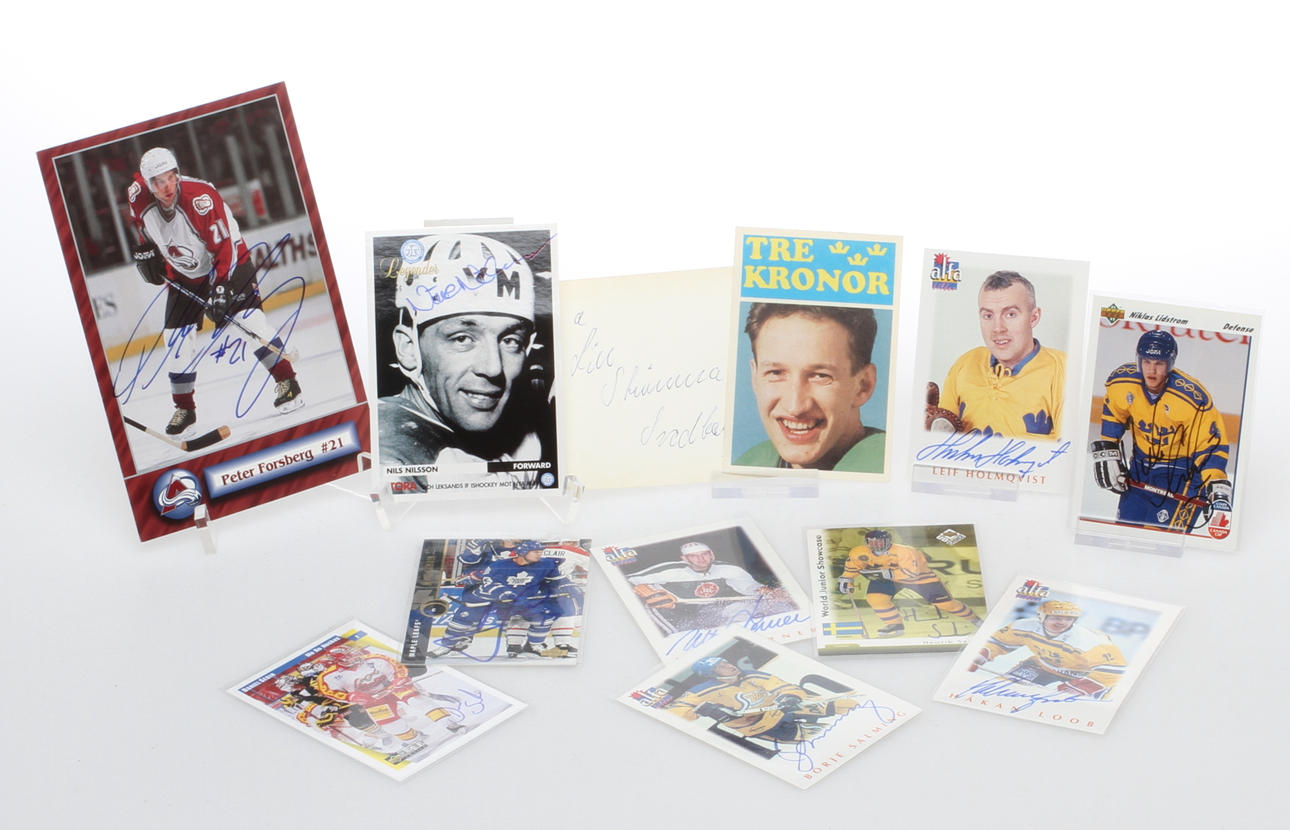 AUTOGRAFER, 11 st, Ishockey, Bl a Börje Salming, Peterforsberg och Leif Holmqvist.