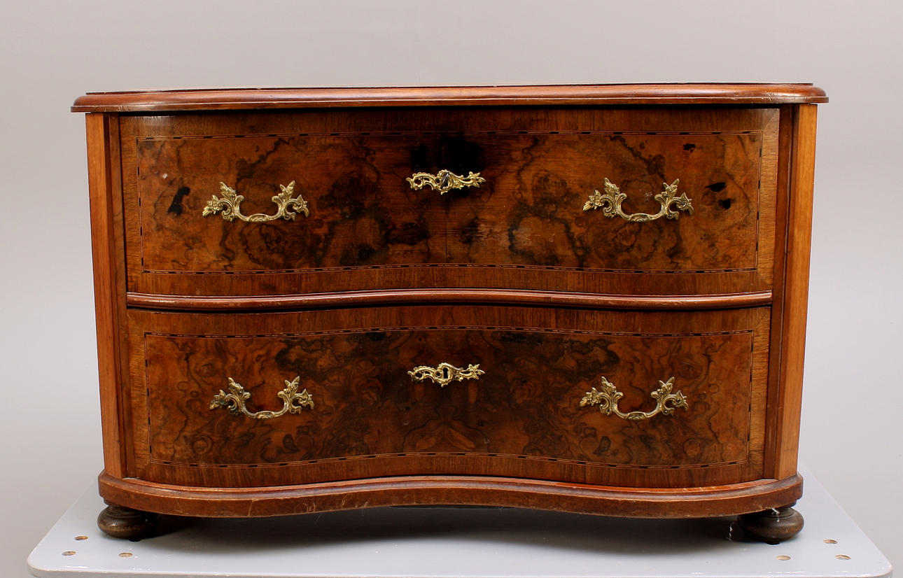 BYRÅ, senbarockstil, 1800-/1900-tal.