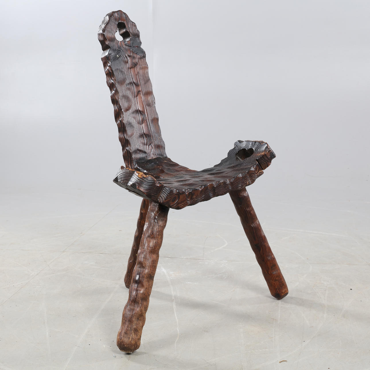 STOL, udskåret træ.