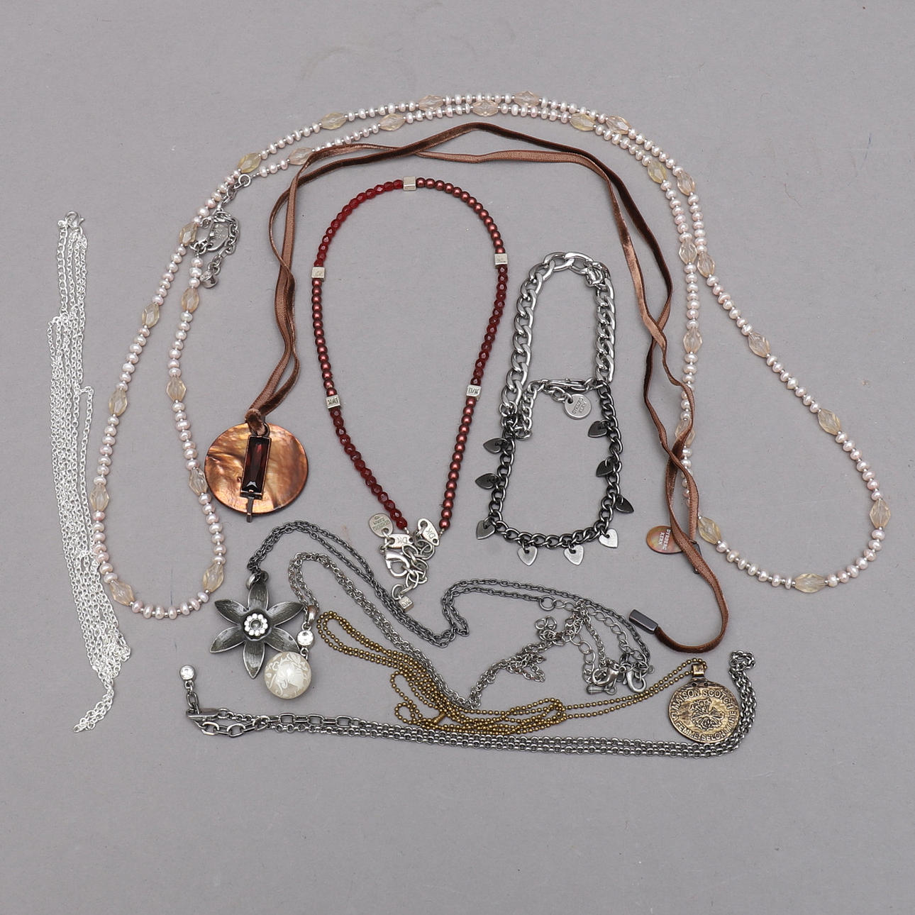 Ein Menge SCHMUCK, hauptsächlich Dyrberg Kern.