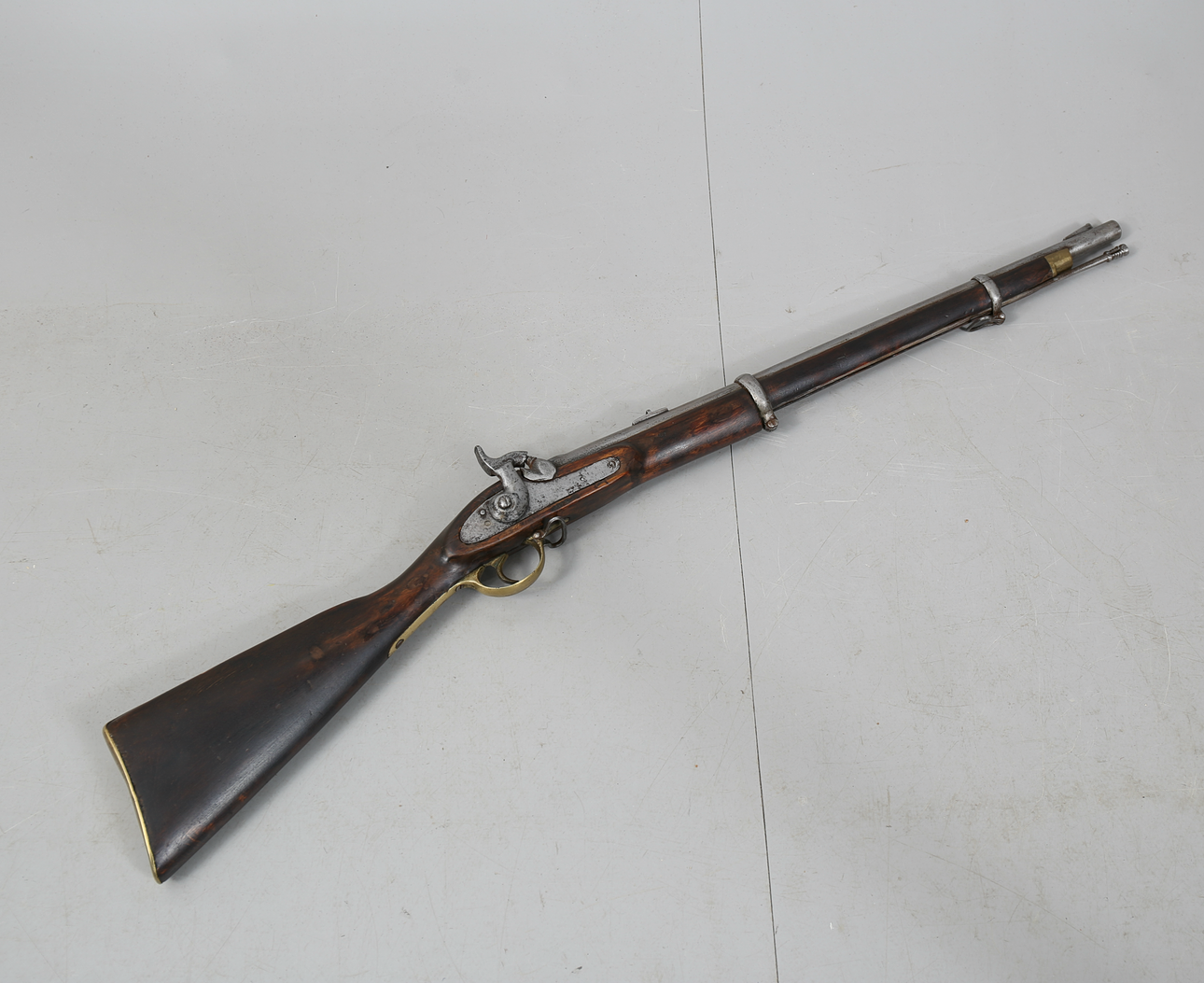 FUSIL DE CABALLERÍA, cerradura de percusión, mediados del siglo XIX.