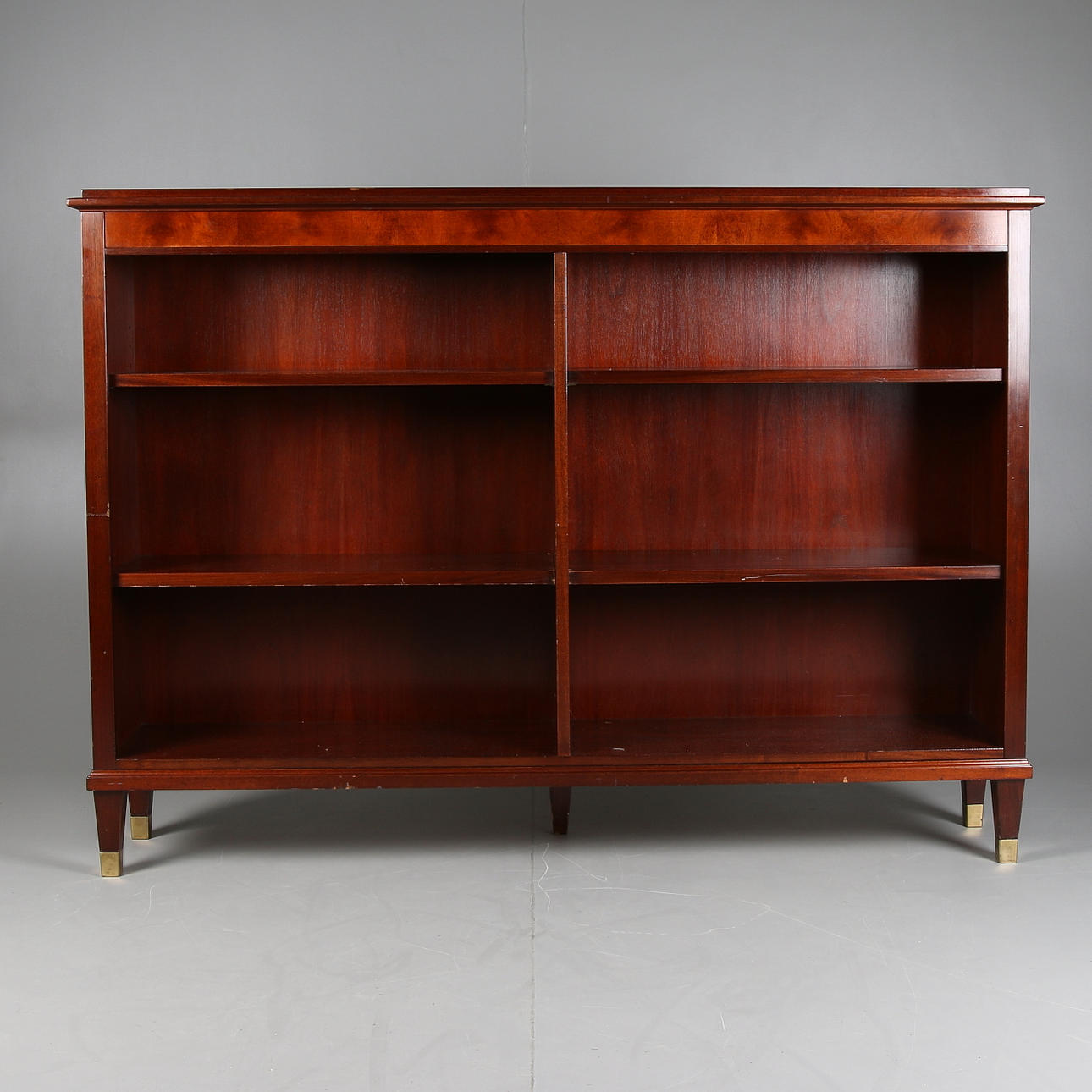 BOKHYLLA, mahognyfaner, sengustaviansk stil, 1900-talets andra del.