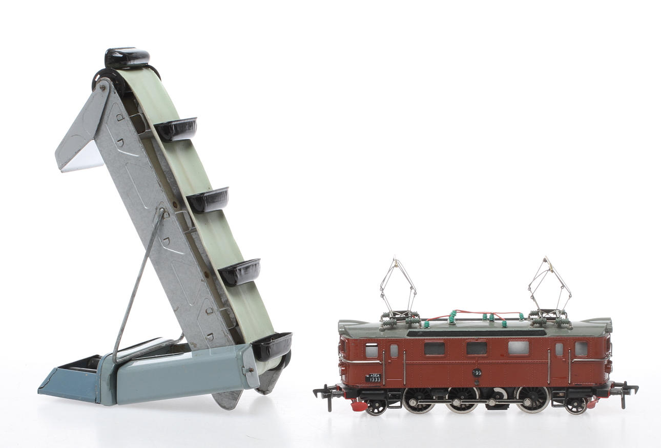 FLEISCHMANN 1333 SJ:s Da-lok och del av lastanordning.