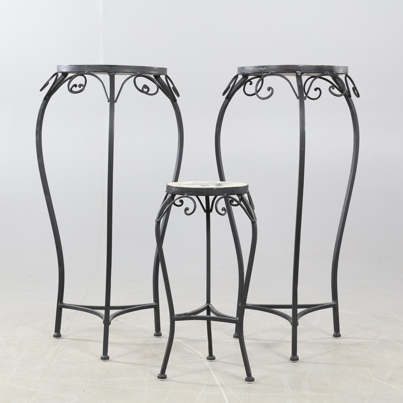 PIEDESTALER, 3st, metall/mosaik, 1900-tal.