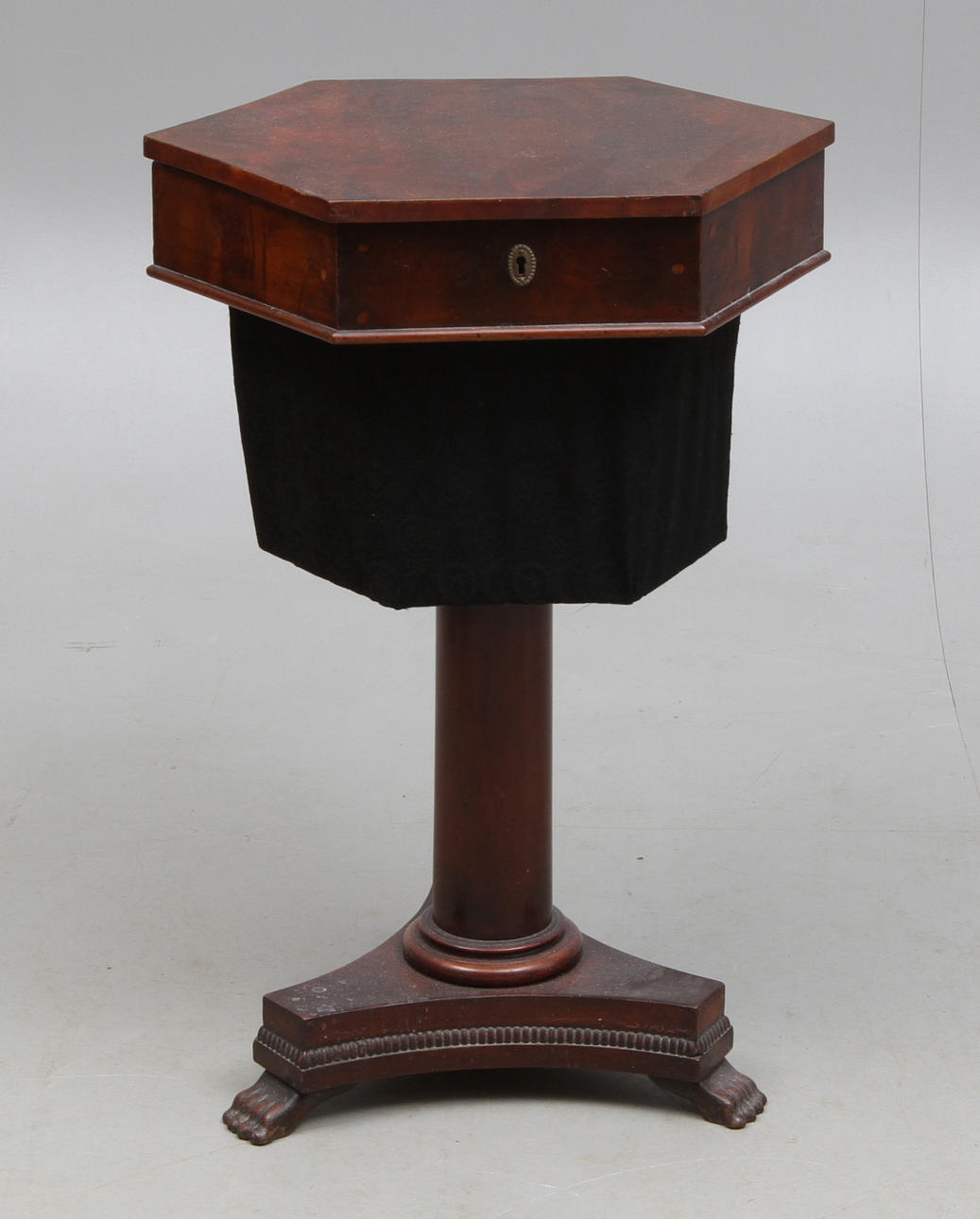 SYBORD, med lådinredning, 1800-tal.