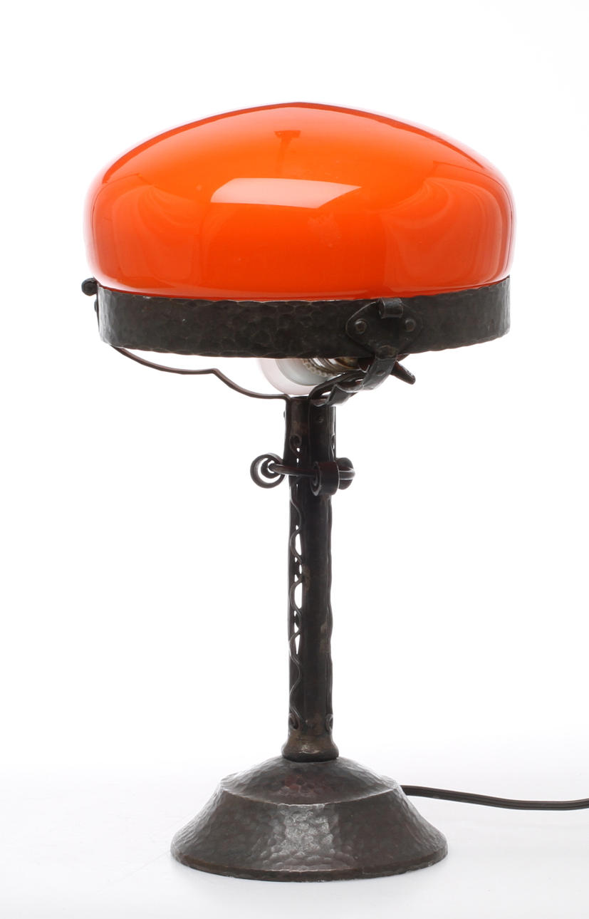 BORDSLAMPA, jugend, 1900-talets första hälft.