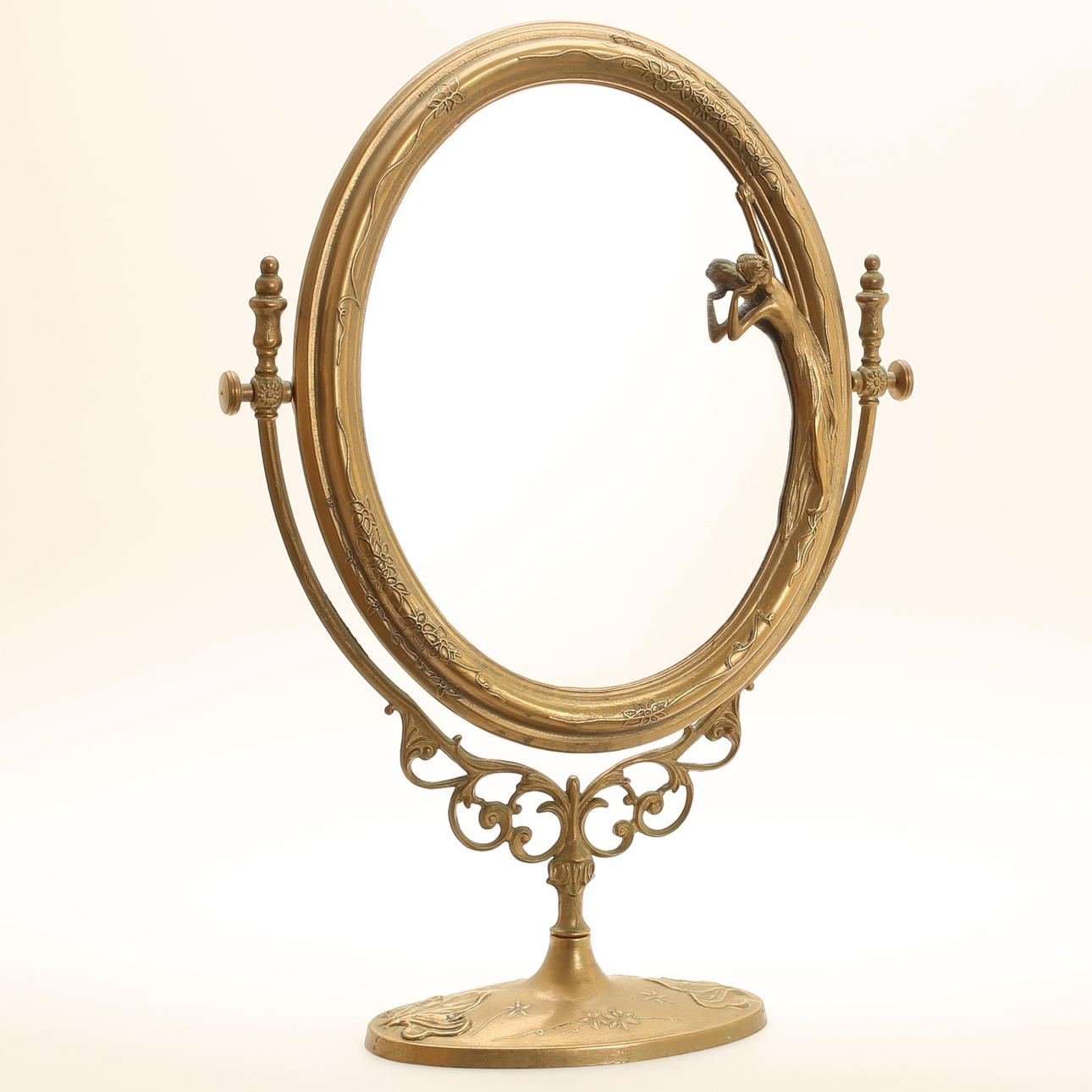 BORDSSPEGEL, mässing, jugend, tidigt 1900-tal.