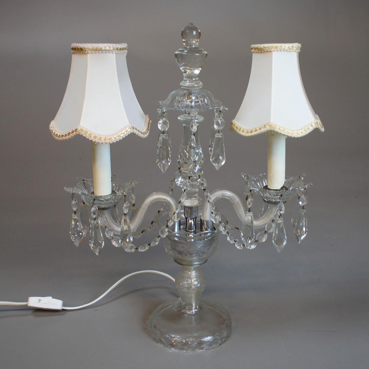 BORDLAMPE 2-armet Glas/glasprisme.