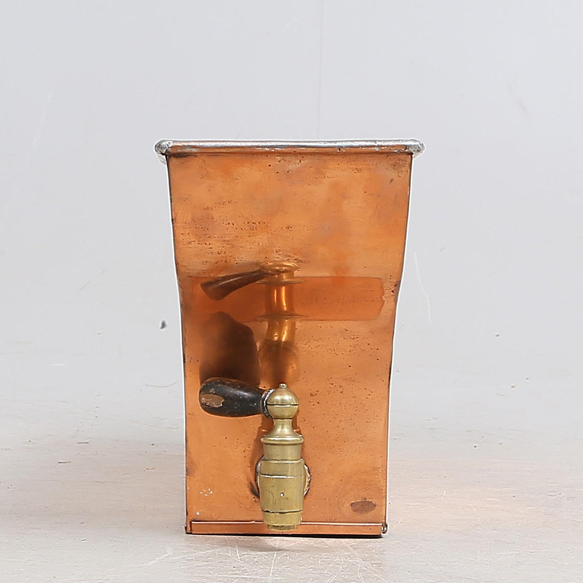 VARMVATTENBEHÅLLARE, koppar, sekelskiftet 1900.
