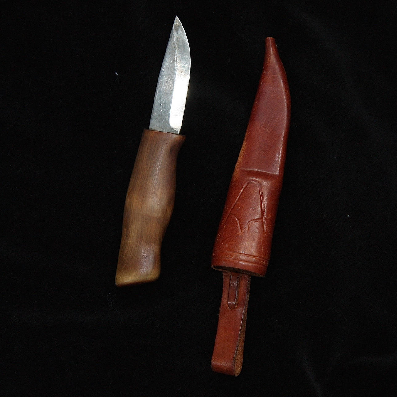 KNIV, läder, 1900-tal.