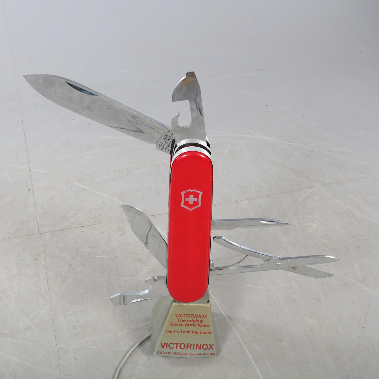 EXPOSITOR, "Victorinox", "Navaja suiza".