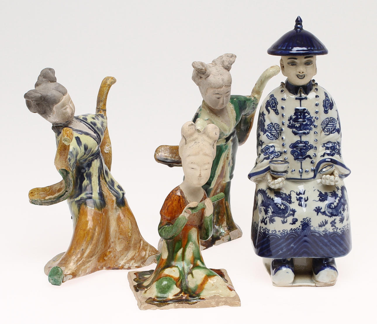 FIGURINER 4 st, keramik, Kina, 19/2000-tal.