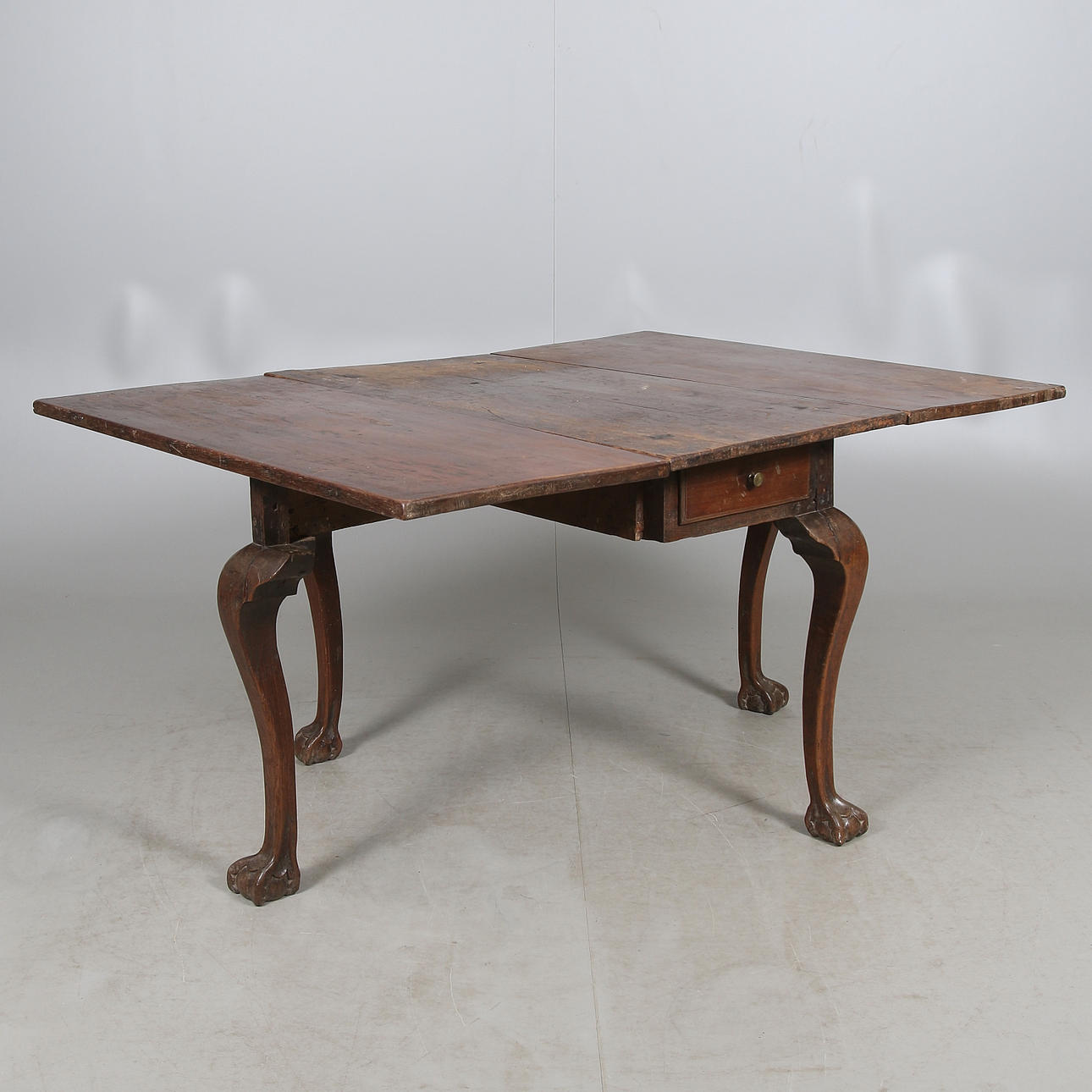 BODENTISCH mit Schublade, Barock, 1750er Jahre.