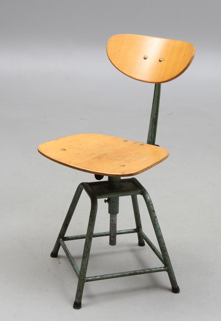 SKRIVBORDSSTOL, industrimodell, 1900-talets mitt.