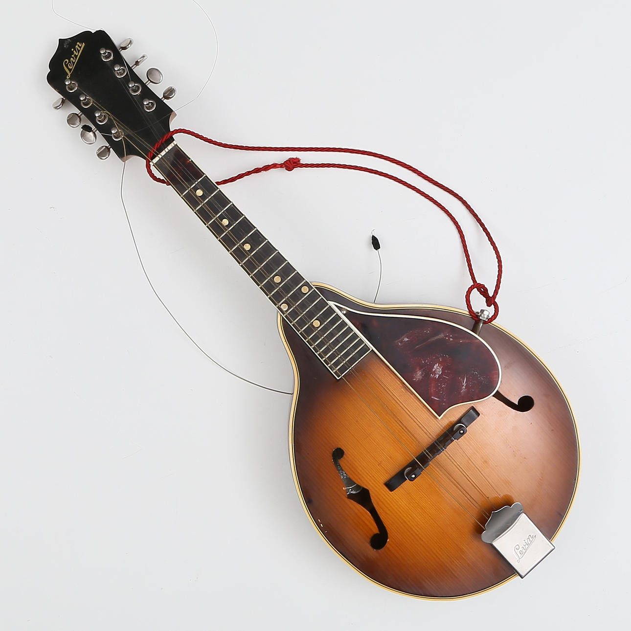 STRÄNGINSTRUMENT, Levin, 1900-tal.