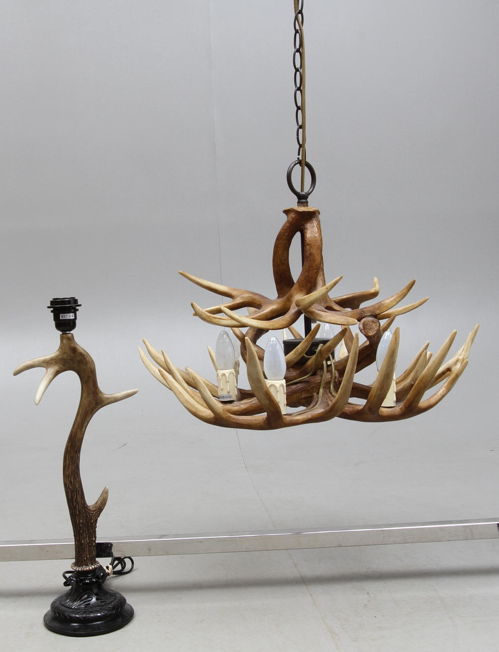 BORDSLAMPA samt TAKKRONA, plast/konstmassa, 1900/2000-tal.