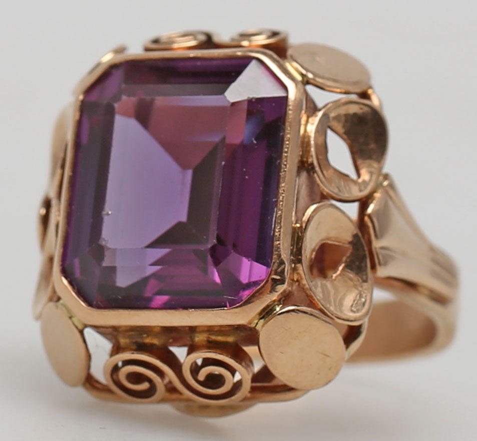 RING MED LILA STEN, rödguld, 14K.