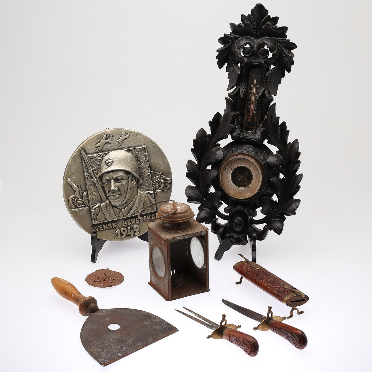 DOUBLE KNIFE, BAROMETER, LANTERN, WALL PLAQUE, 1900s.