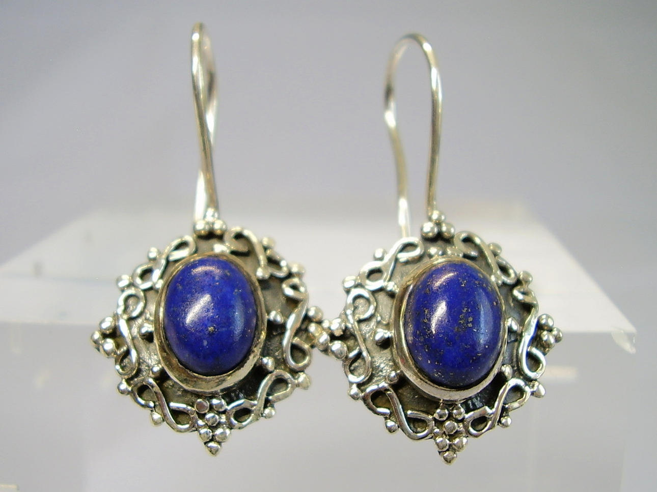 LAPIS LAZULI KORVAkorut HOPEAA.
