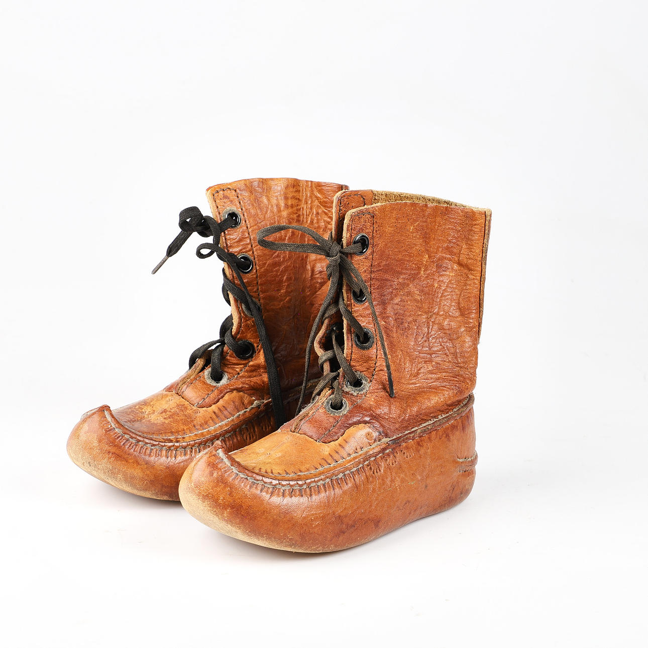 KINDERSCHUHE, braunes Leder, Sami-Modell.